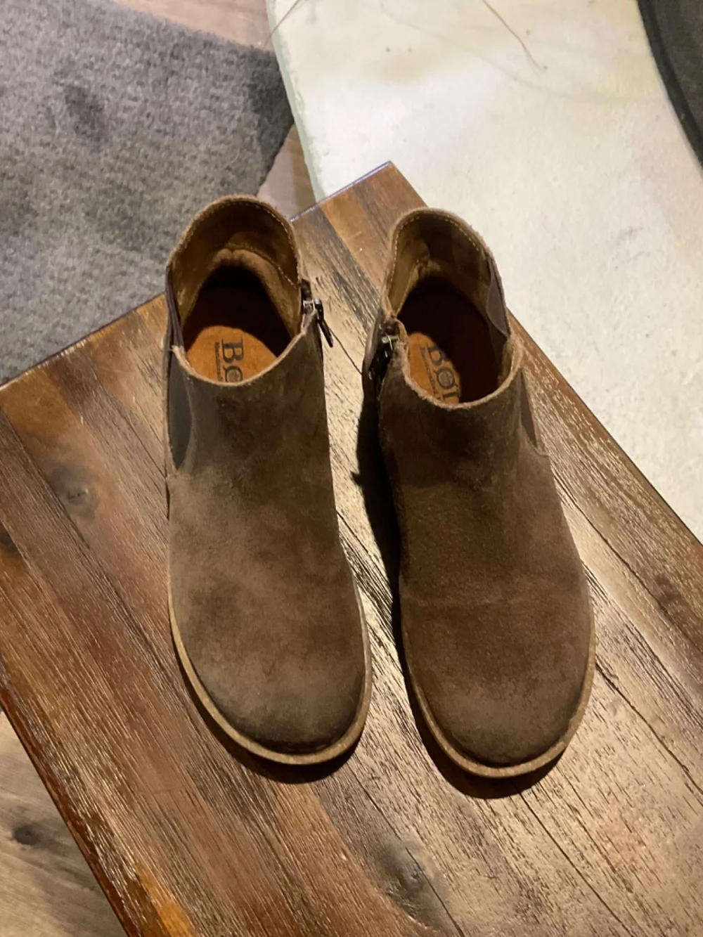 Born Tabby Taupe Avola Distressed Tan Suede Size 7